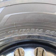 バリ溝 走行わずか 横浜タイヤ スタッドレスタイヤ＋ホイール付 ４本セットの画像