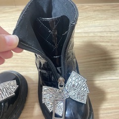 ブーツ ブラック エナメル 18cm キラキラの画像