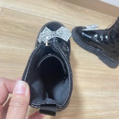 ブーツ ブラック エナメル 18cm キラキラの画像