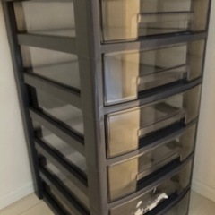 衣装ケースと書類ケースの画像