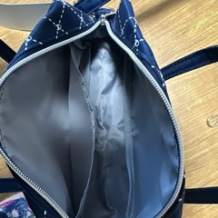 ネイビーカラーのチャンピオントートバッグの画像