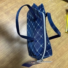 ネイビーカラーのチャンピオントートバッグの画像