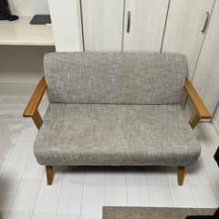 2人掛けソファー／コンパクト 北欧風 木製フレームの画像