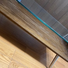 ガラステーブルの画像