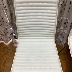 白い椅子　2個の画像