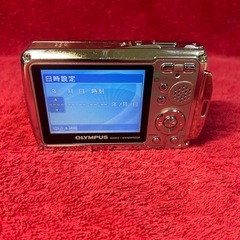 ブランド: OLYMPUS - モデル: μ (mju) 725 SW - 特徴: 防水・耐衝撃 - バッテリー: 専用バッテリー二つ付き
の画像