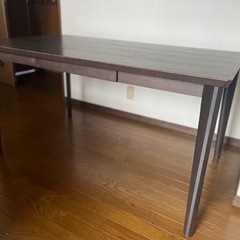 ダイニングテーブルの画像