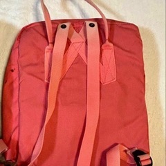 FJÄLLRÄVEN KANKEN 赤リュックの画像
