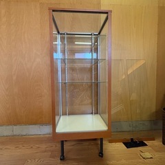 ガラスショーケース 3段棚の画像
