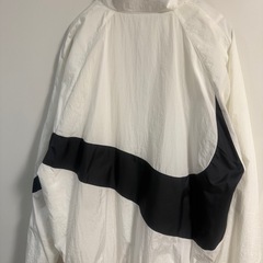 NIKE ナイロンジャケット　ホワイトの画像