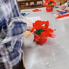 男性の生徒様❣️モールポインセチア🎄作り体験の画像