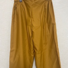 ストレートマスタードパンツの画像