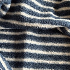 水色の長袖トレーナーと、タートルネックセーター裏起毛の画像