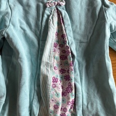 水色の長袖トレーナーと、タートルネックセーター裏起毛の画像