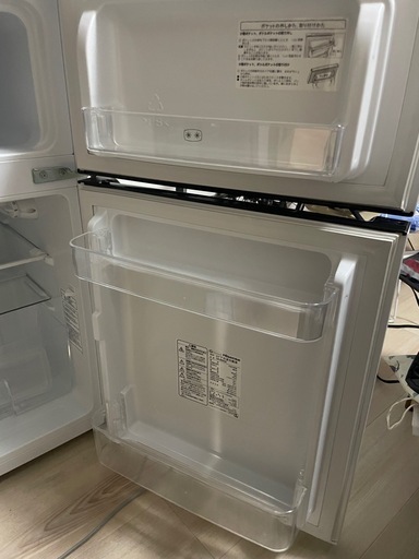 ハイセンス2ドア冷蔵庫!90L!中は綺麗、外観に傷あり
