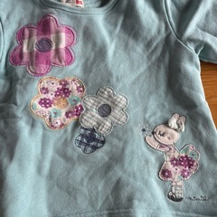 水色の長袖トレーナーと、タートルネックセーター裏起毛の画像