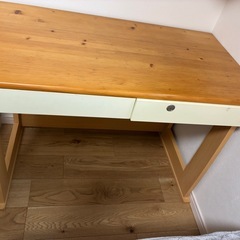 机と椅子の画像