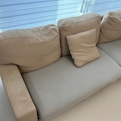 ベージュ L字型ソファ 布製 付属クッションありの画像