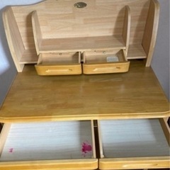 天然木の学習机の画像