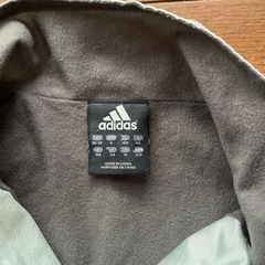 adidasジャケットの画像