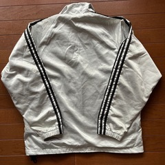 adidasジャケットの画像