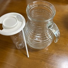 ピッチャー、ガラス瓶
の画像