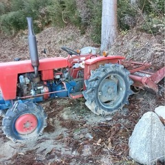 シバウラ。トラクターの画像