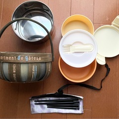 新品お弁当箱　手持ちカゴ　セットの画像