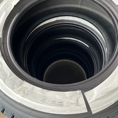 新商品！ホワイトレター！25年製！215/65R16 109/107QダンロップスタッドレスタイヤW01　4本 作業代、消費税全て込み134200円！ハイエース等にの画像