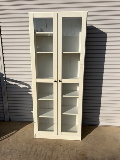 ニトリ ホワイト木製本棚 ガラス扉付