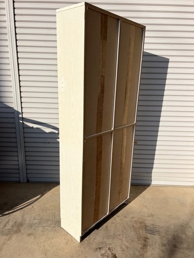 ニトリ ホワイト木製本棚 ガラス扉付