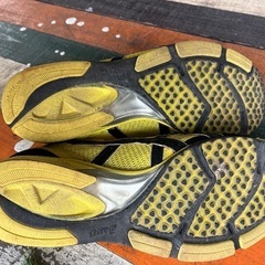 アシックスランニングシューズの画像