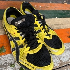 アシックスランニングシューズの画像