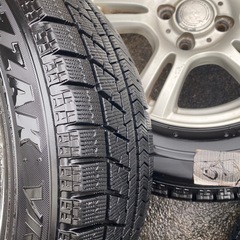 スタッドレスタイヤ185/70R14ブリジストンの画像
