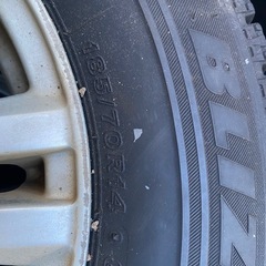 スタッドレスタイヤ185/70R14ブリジストンの画像