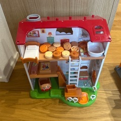 アンパンマン　
バイキン城ハウスとパン工場ハウスの画像