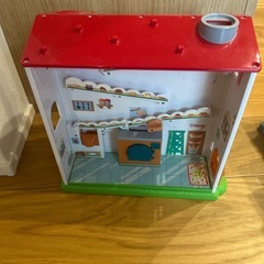 アンパンマン　
バイキン城ハウスとパン工場ハウスの画像