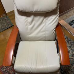 ダイトー 家庭用電気マッサージチェア HTT-976 i-seat ホワイト系合成革 現状品!!の画像
