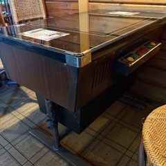 卓上ゲーム機台（レトロ）の画像