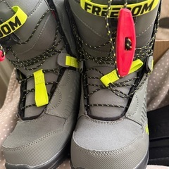 サロモン　スノーボードとバインディング　ブーツ２個　25センチの画像