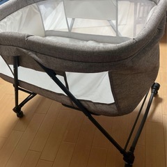 ベビーベッド　折りたたみ　キャスター付き　ブラウンの画像