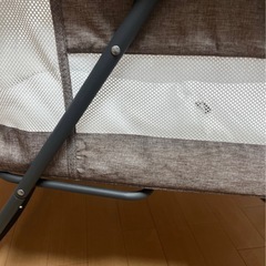 ベビーベッド　折りたたみ　キャスター付き　ブラウンの画像