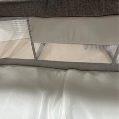 ベビーベッド　折りたたみ　キャスター付き　ブラウンの画像