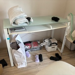 ワーキングデスクとチェア（現金ver）の画像