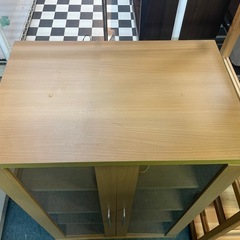 【リサイクルサービス八光】幅60㎝　ベージュ　1人暮らしサイズ食器棚の画像