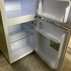 レトロな雰囲気のかわいい冷凍冷蔵庫の画像