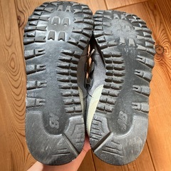 ⭕️ニューバランス★23cm★グレーのスニーカーの画像