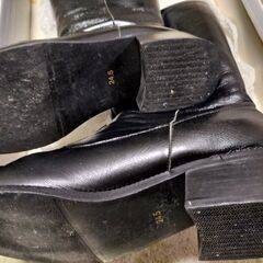 【1000円】黒レザー刺繍ロングブーツ 24.5cmの画像