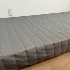 足付きマットレスベッド 　の画像