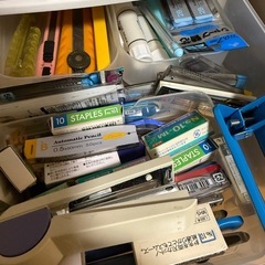 引き出しケース、文房具類多数の画像